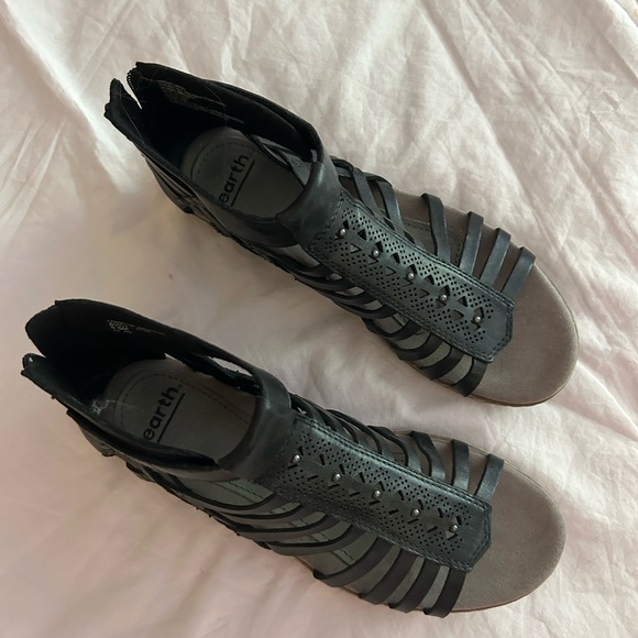 Earth Gladiator Sandals-worn once - Picture 2 of 4